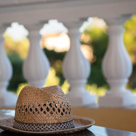 Stefanias Appartments Ágios Matthaíos エクステリア 写真