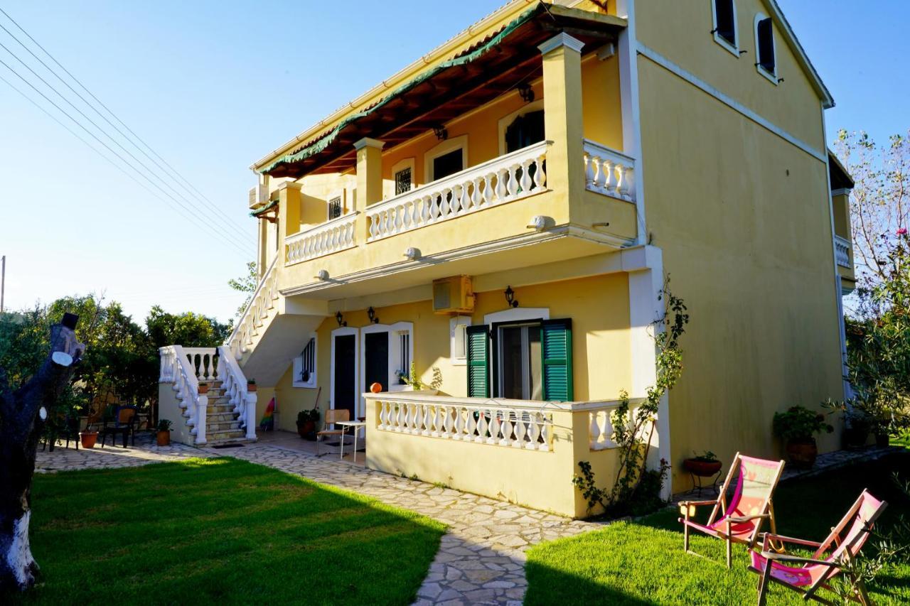 Stefanias Appartments Ágios Matthaíos エクステリア 写真
