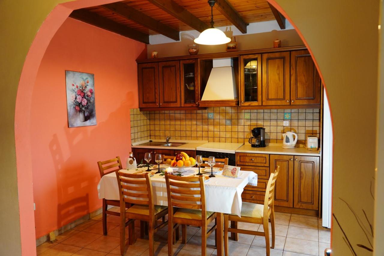 Stefanias Appartments Ágios Matthaíos エクステリア 写真