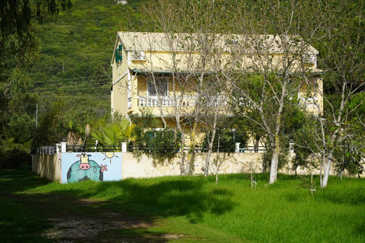 Stefanias Appartments Ágios Matthaíos エクステリア 写真