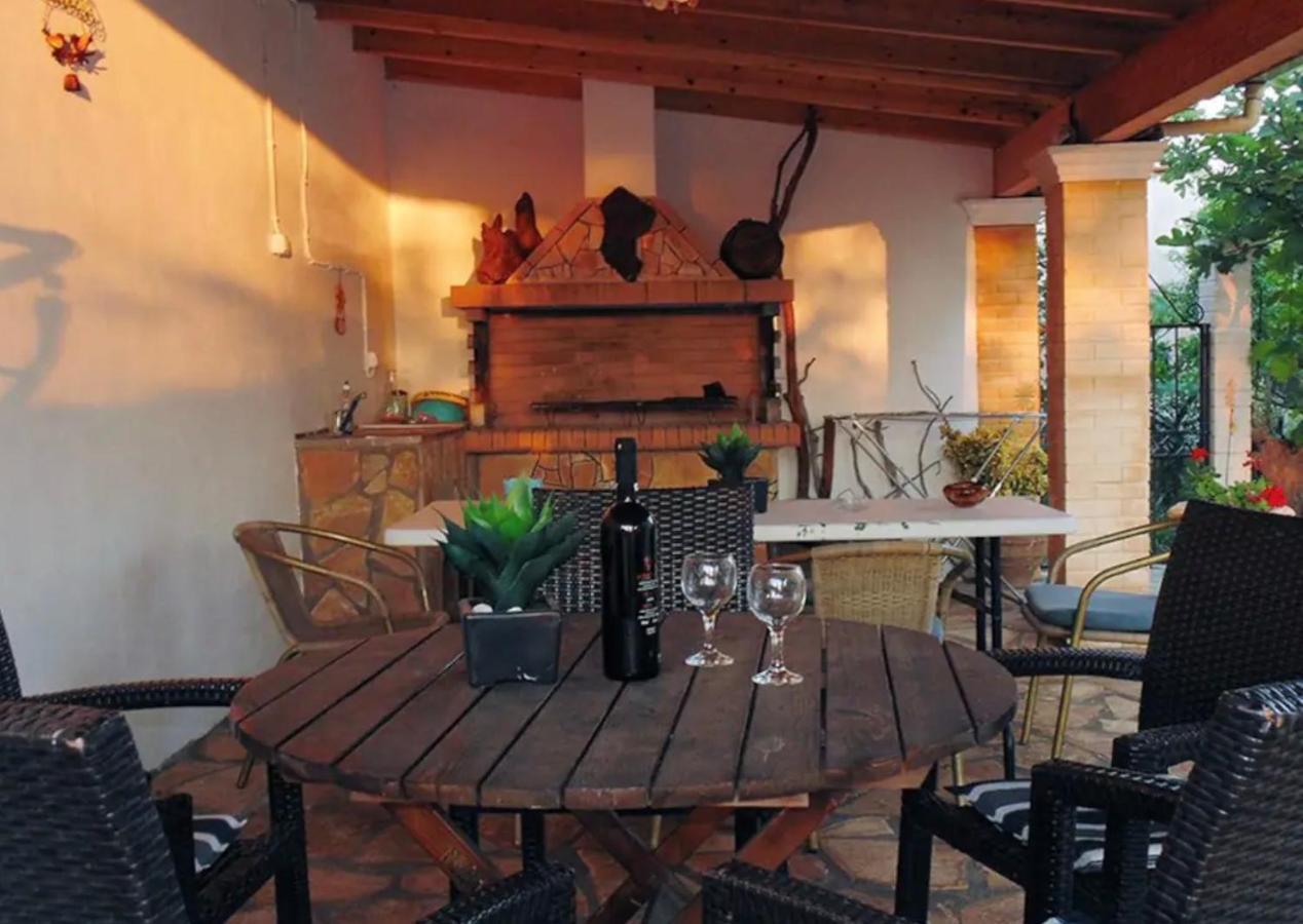 Stefanias Appartments Ágios Matthaíos エクステリア 写真