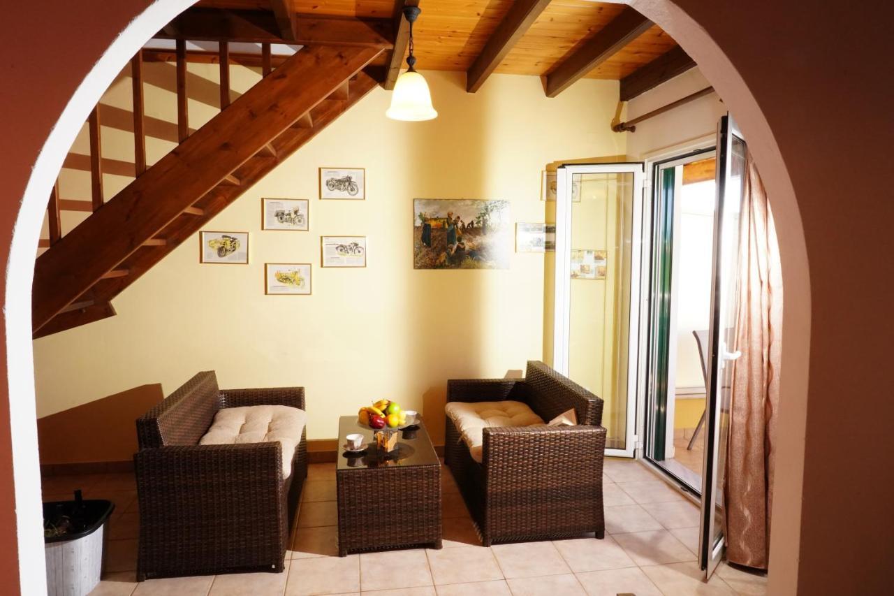 Stefanias Appartments Ágios Matthaíos エクステリア 写真