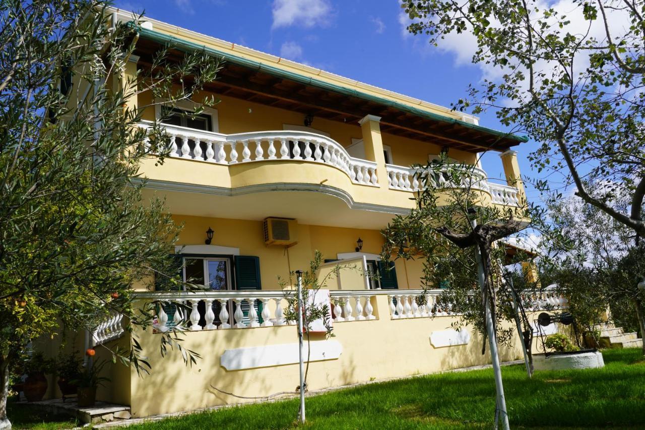 Stefanias Appartments Ágios Matthaíos エクステリア 写真