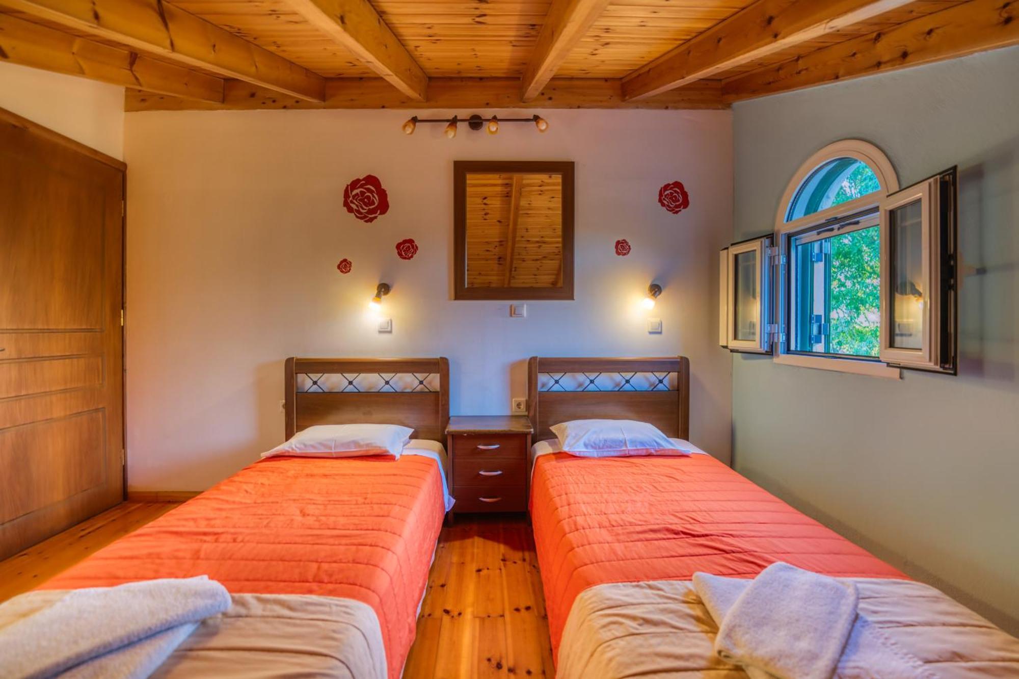 Stefanias Appartments Ágios Matthaíos エクステリア 写真