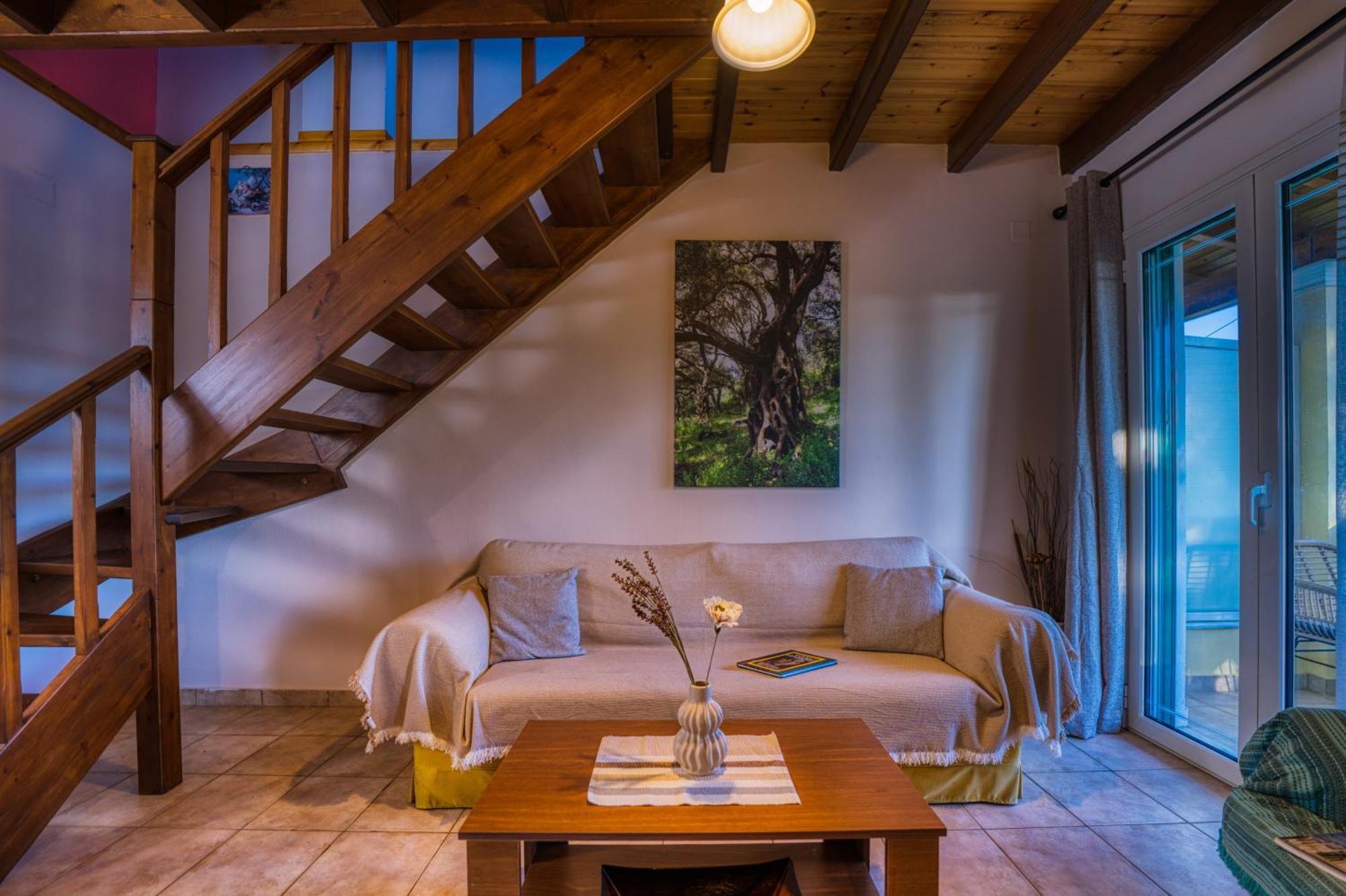 Stefanias Appartments Ágios Matthaíos エクステリア 写真