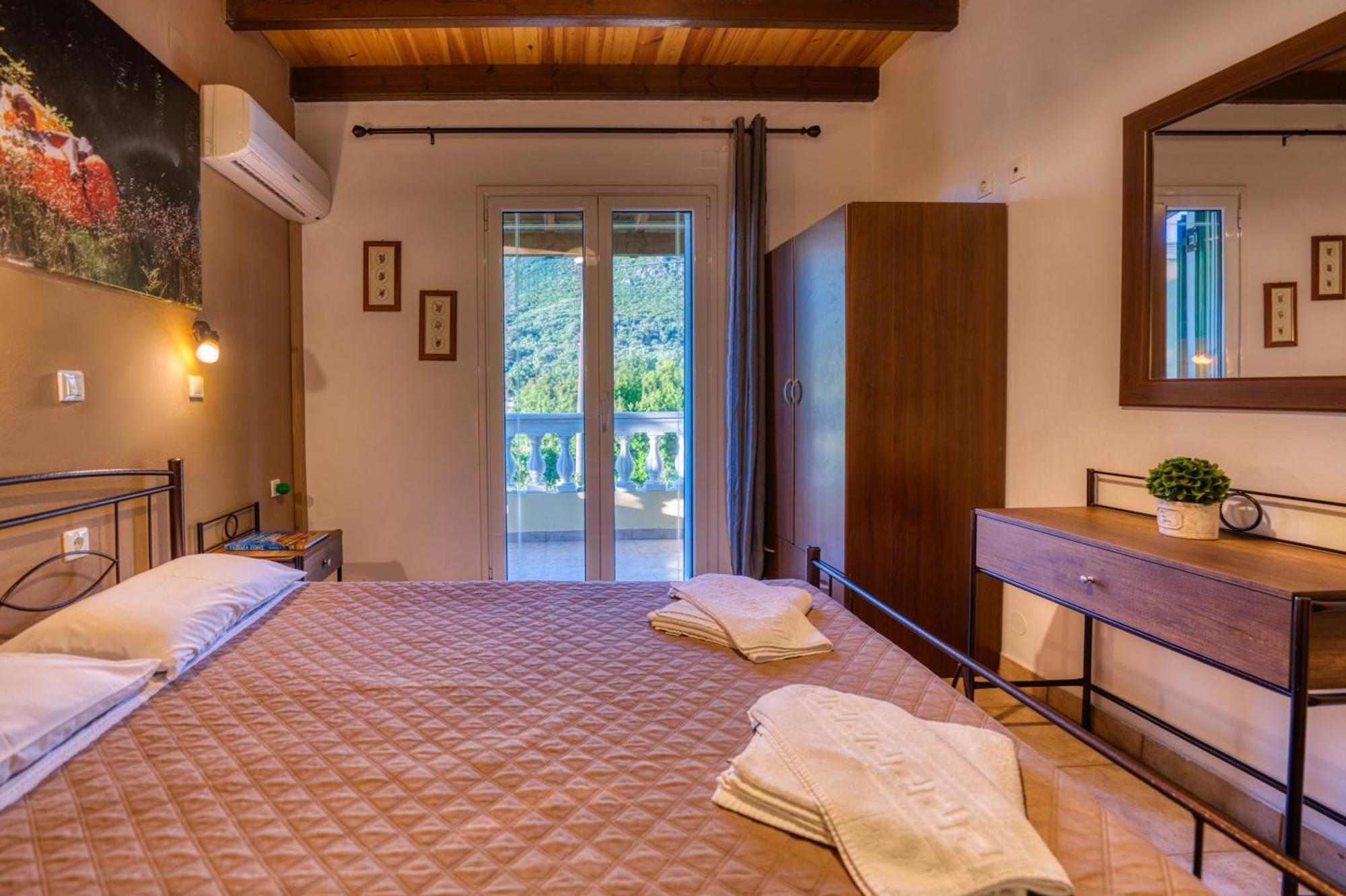 Stefanias Appartments Ágios Matthaíos エクステリア 写真