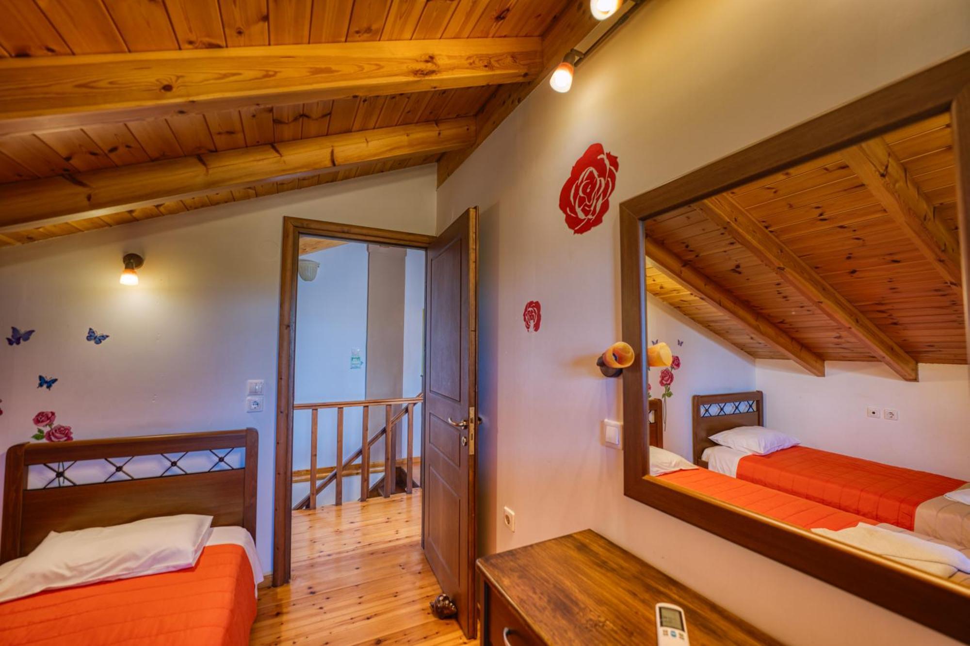 Stefanias Appartments Ágios Matthaíos エクステリア 写真