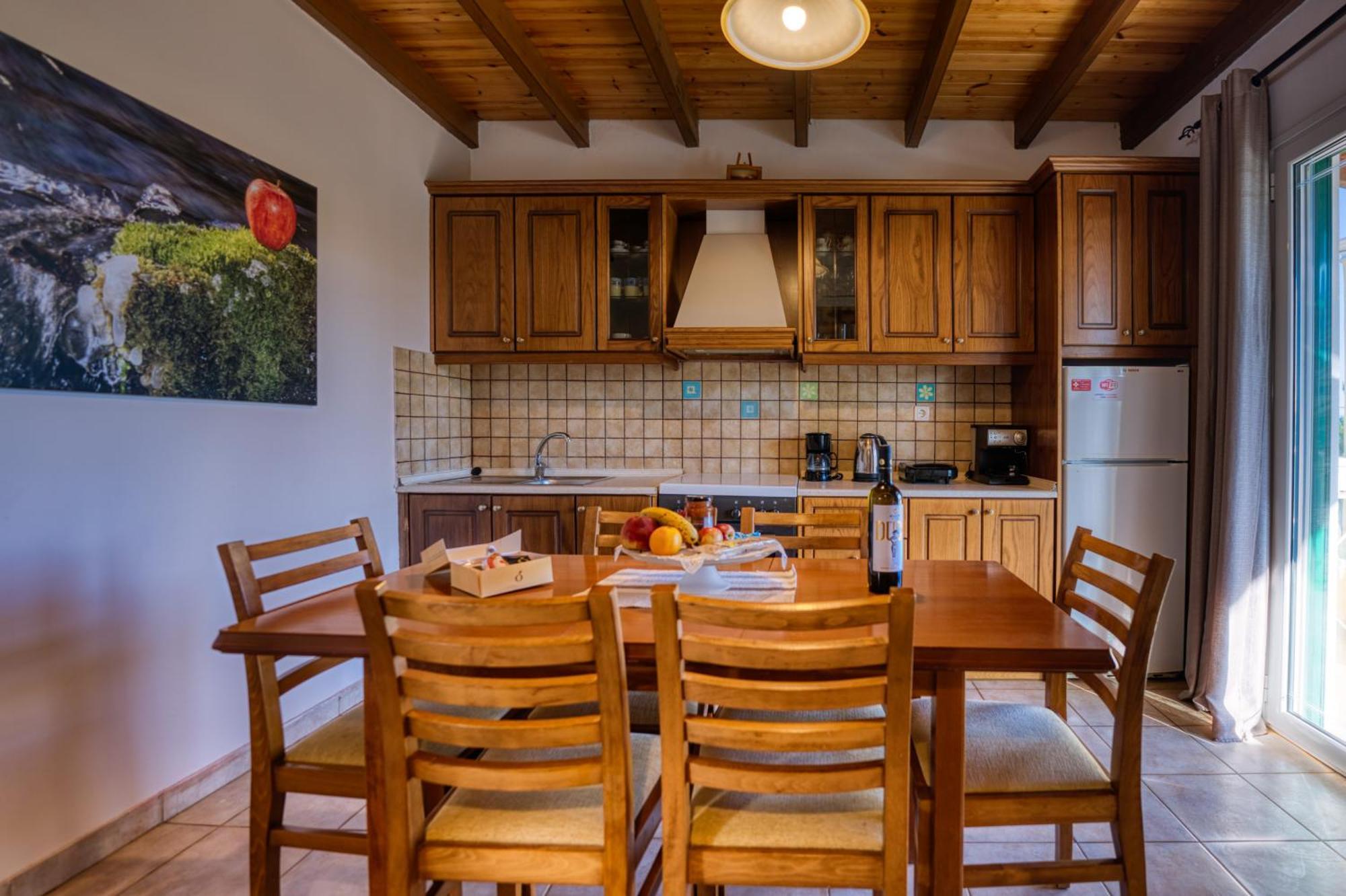 Stefanias Appartments Ágios Matthaíos エクステリア 写真