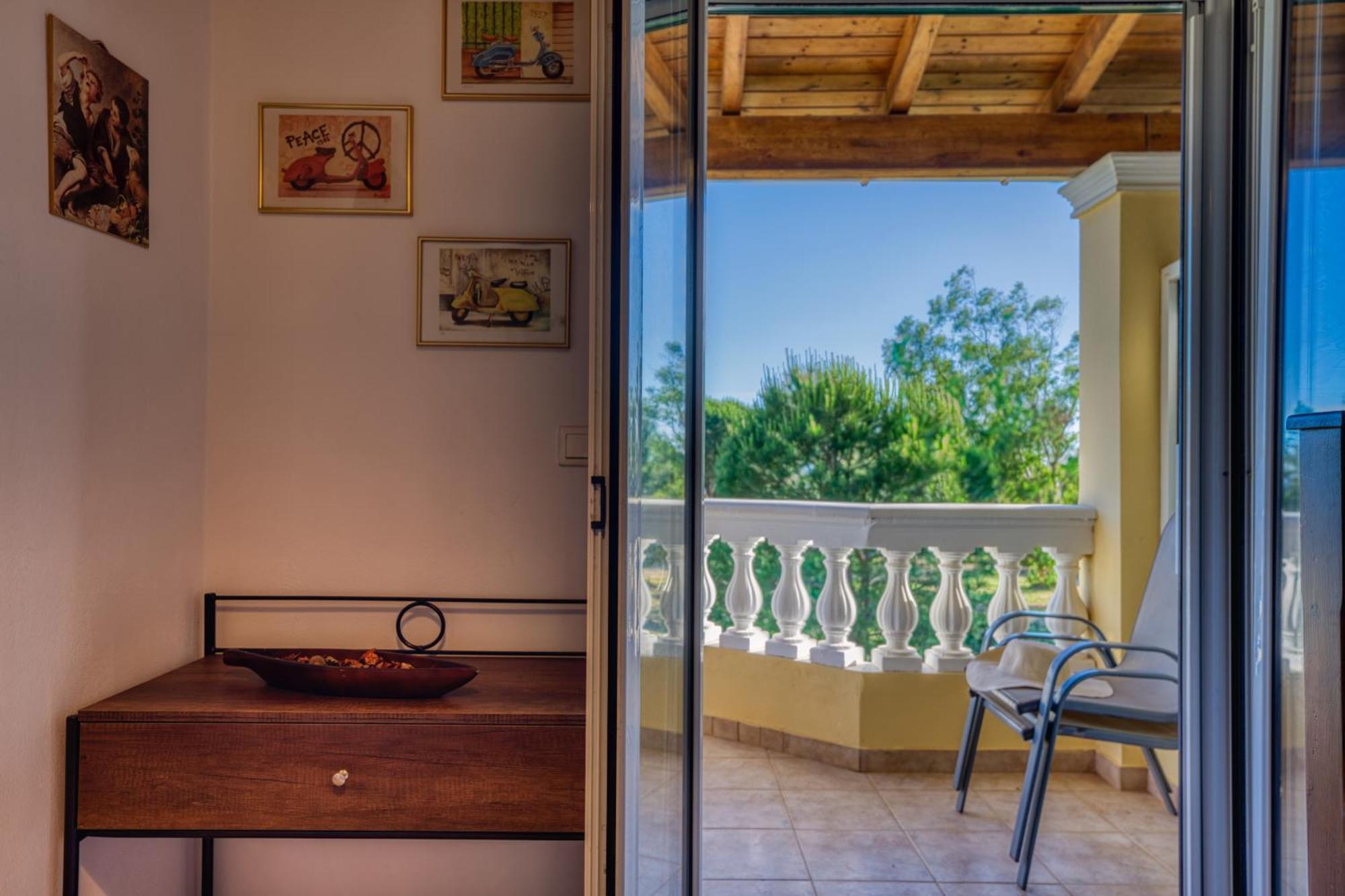 Stefanias Appartments Ágios Matthaíos エクステリア 写真