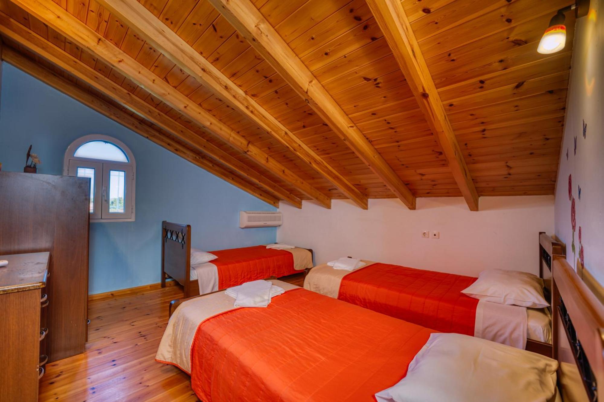 Stefanias Appartments Ágios Matthaíos エクステリア 写真